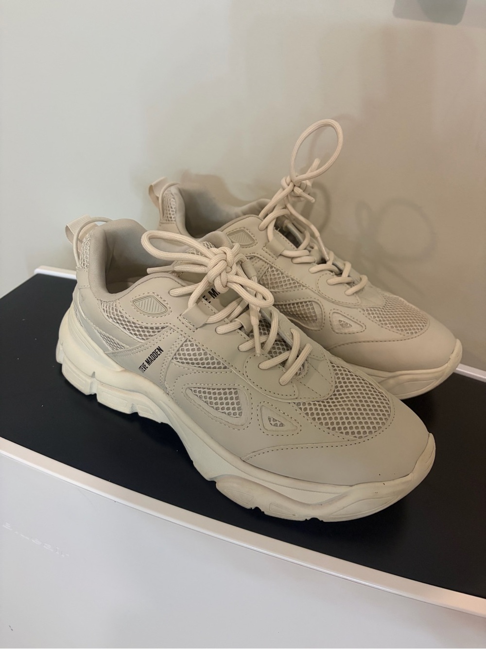 Steve Madden Clyde Cream Chunky Dad Sneakers Women’s Size 10